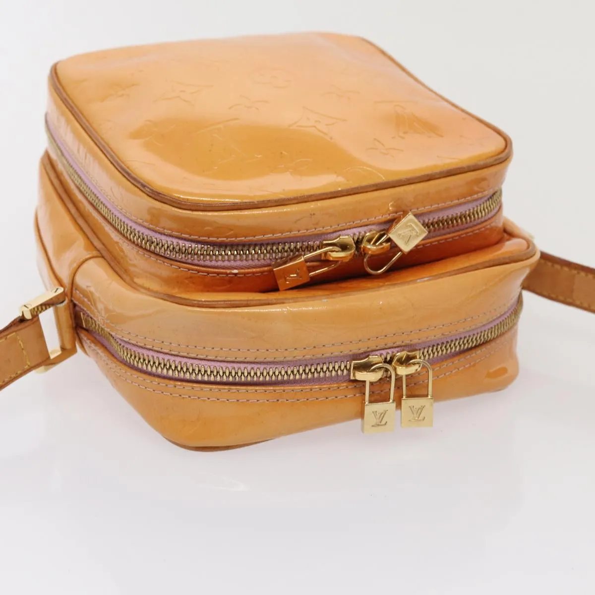 Trendy Inspired Louis Vuitton Monogram Vernis Wooster Bag Marshmallow Pink M91037 Auth Bs17146